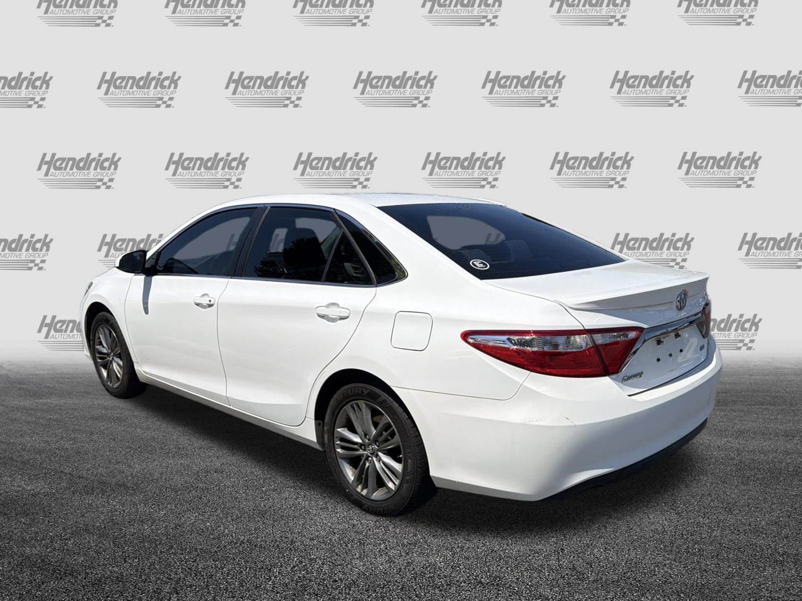 Used 2017 Toyota Camry SE w/ Moonroof Package FWD image 8