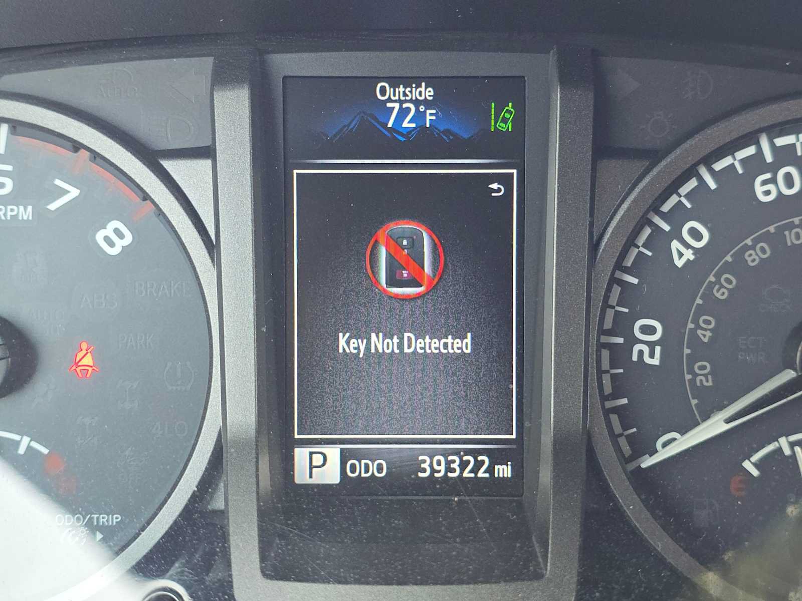 Used 2018 Toyota Tacoma TRD Off-Road w/ Technology Package AWD/4WD image 26