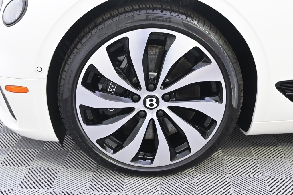 Used 2024 Bentley Continental GT image 22