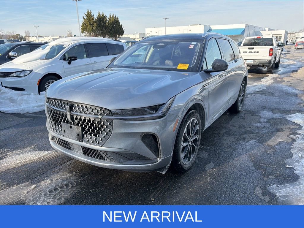 Used 2025 Lincoln Nautilus Reserve image 1