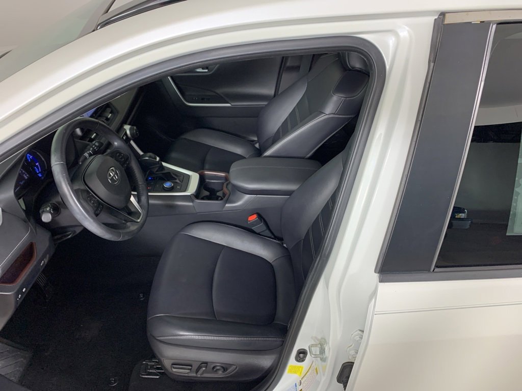 Used 2020 Toyota RAV4 Limited image 32