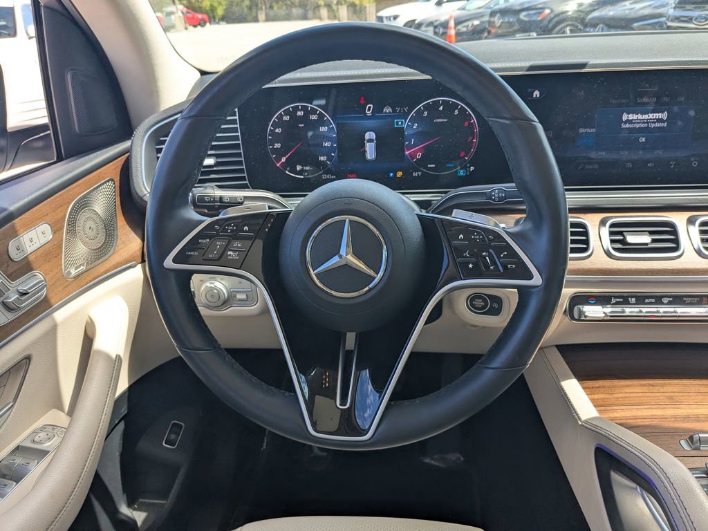 Used 2024 Mercedes-Benz GLS 450 4MATIC image 3