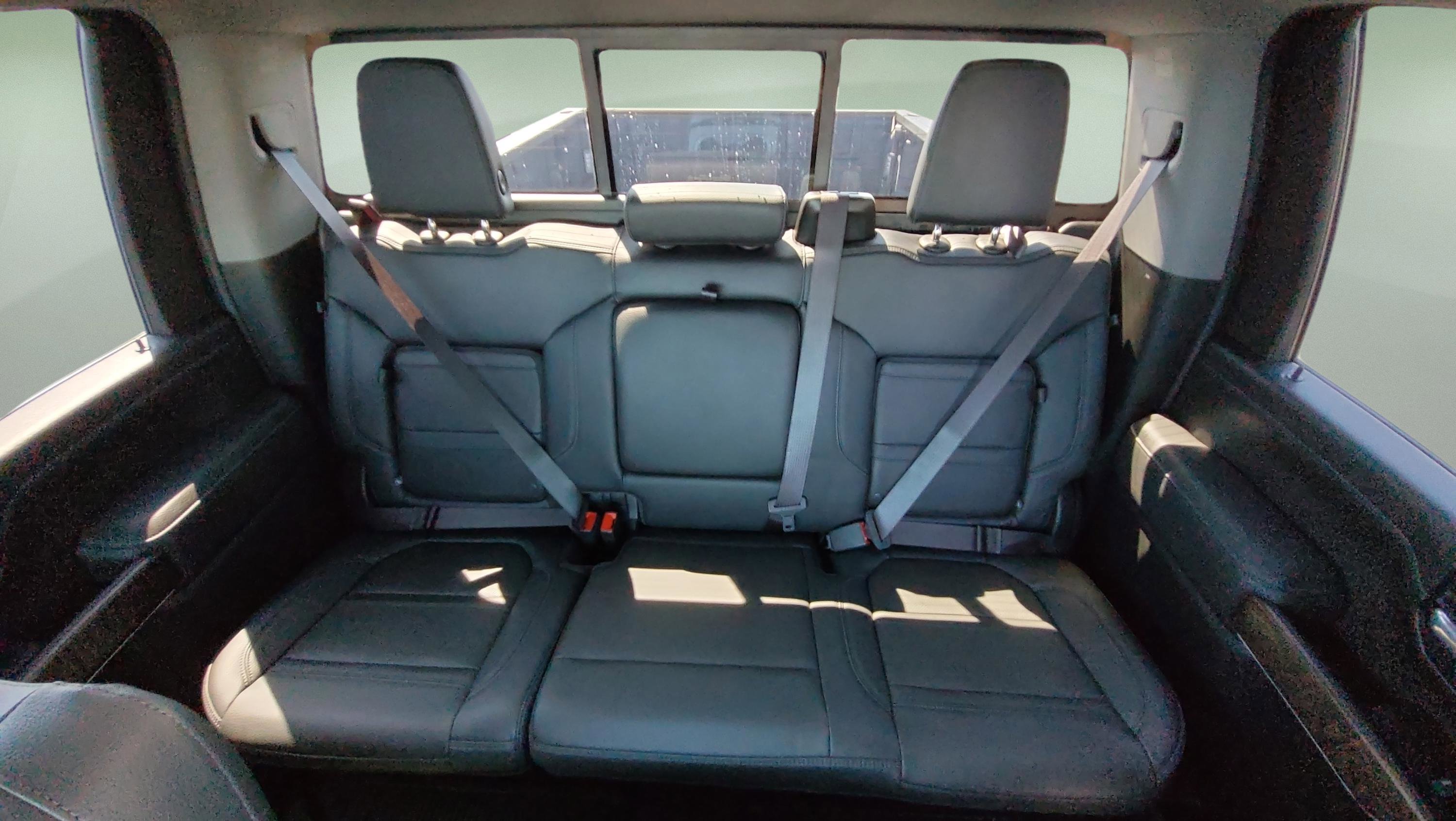 Used 2023 GMC Sierra 2500 Denali w/ Denali Black Diamond Edition AWD/4WD image 19