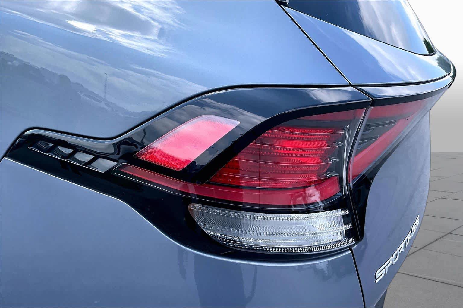 Used 2024 Kia Sportage EX FWD image 28