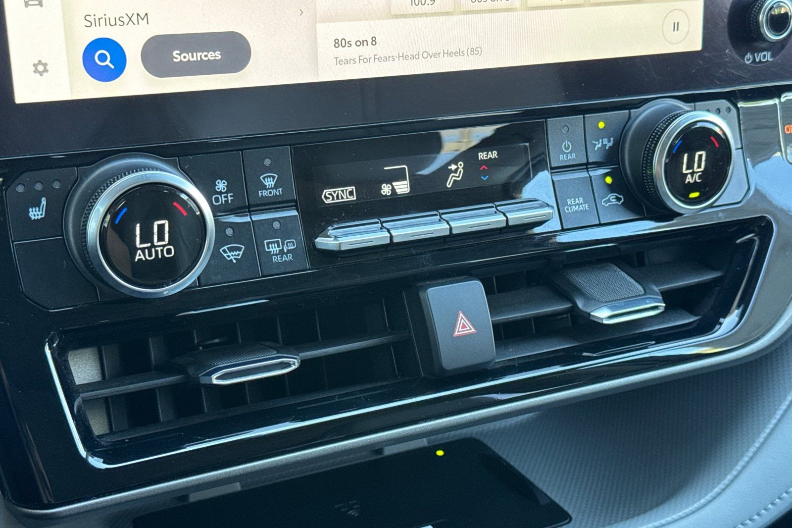 Used 2023 Toyota Highlander XLE image 23