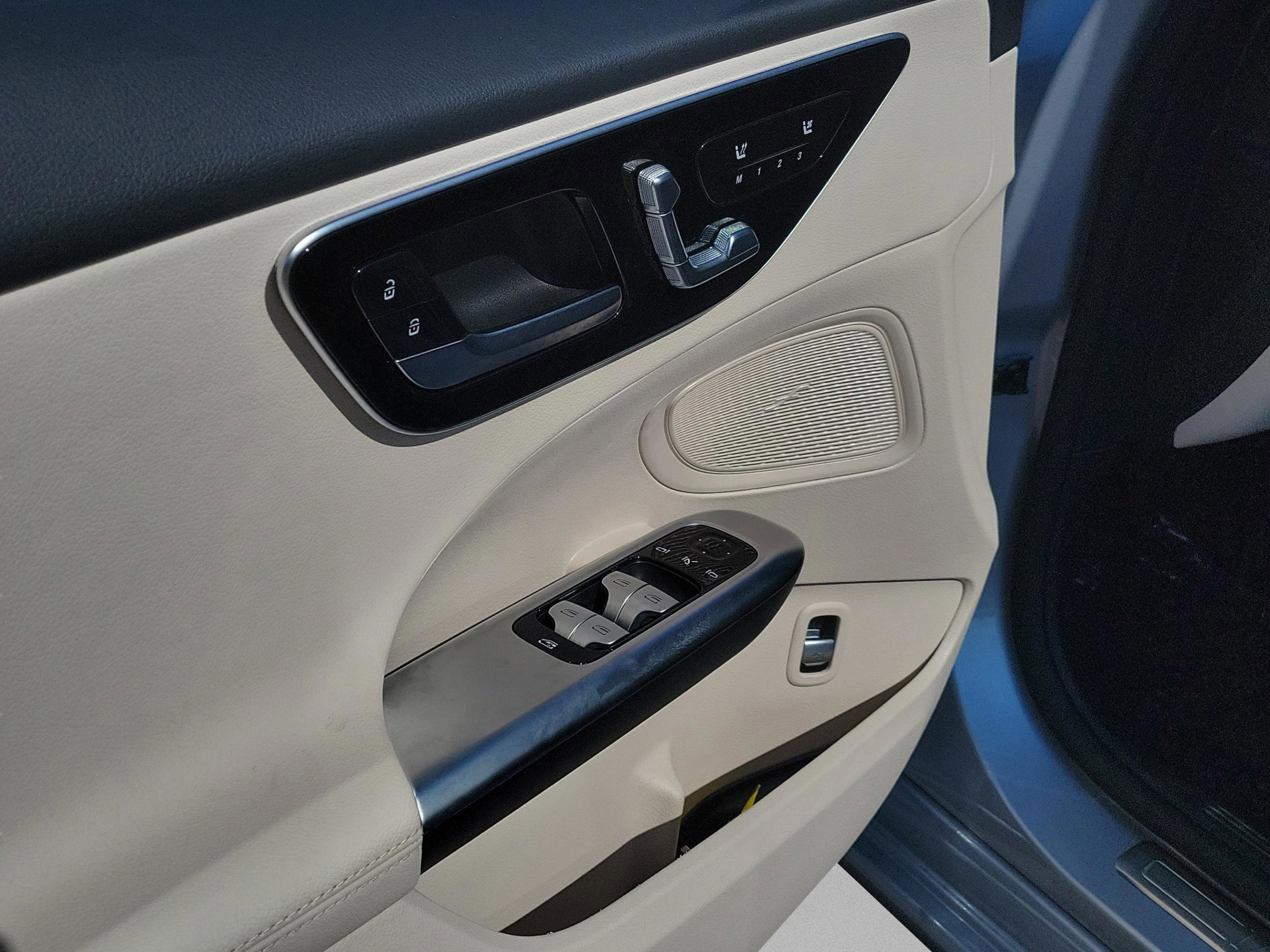 Certified 2025 Mercedes-Benz C 300 Sedan image 21