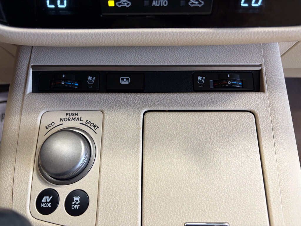 Used 2013 Lexus ES 300h w/ Luxury Pkg FWD image 22
