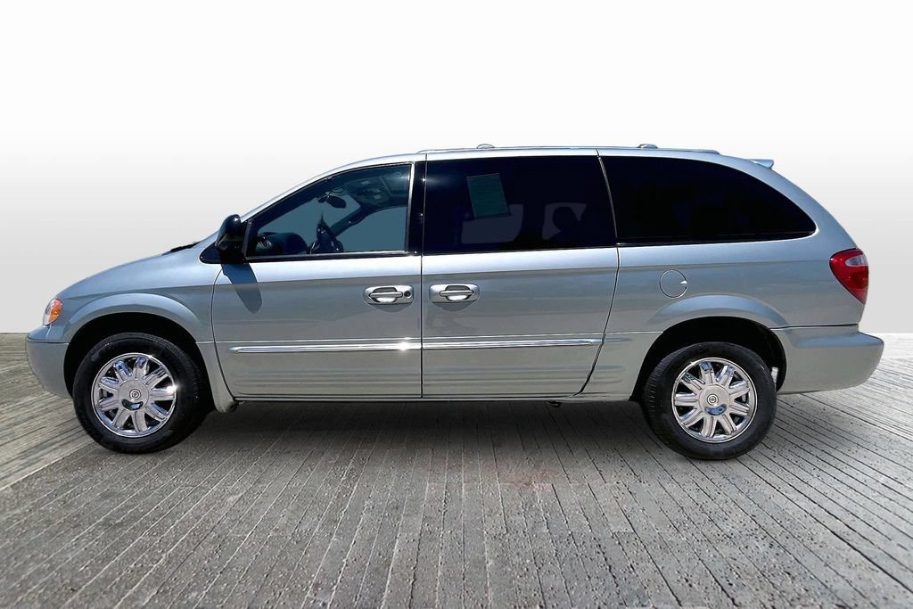 Used 2004 Chrysler Town & Country Limited w/ Trailer Tow Group AWD/4WD image 4
