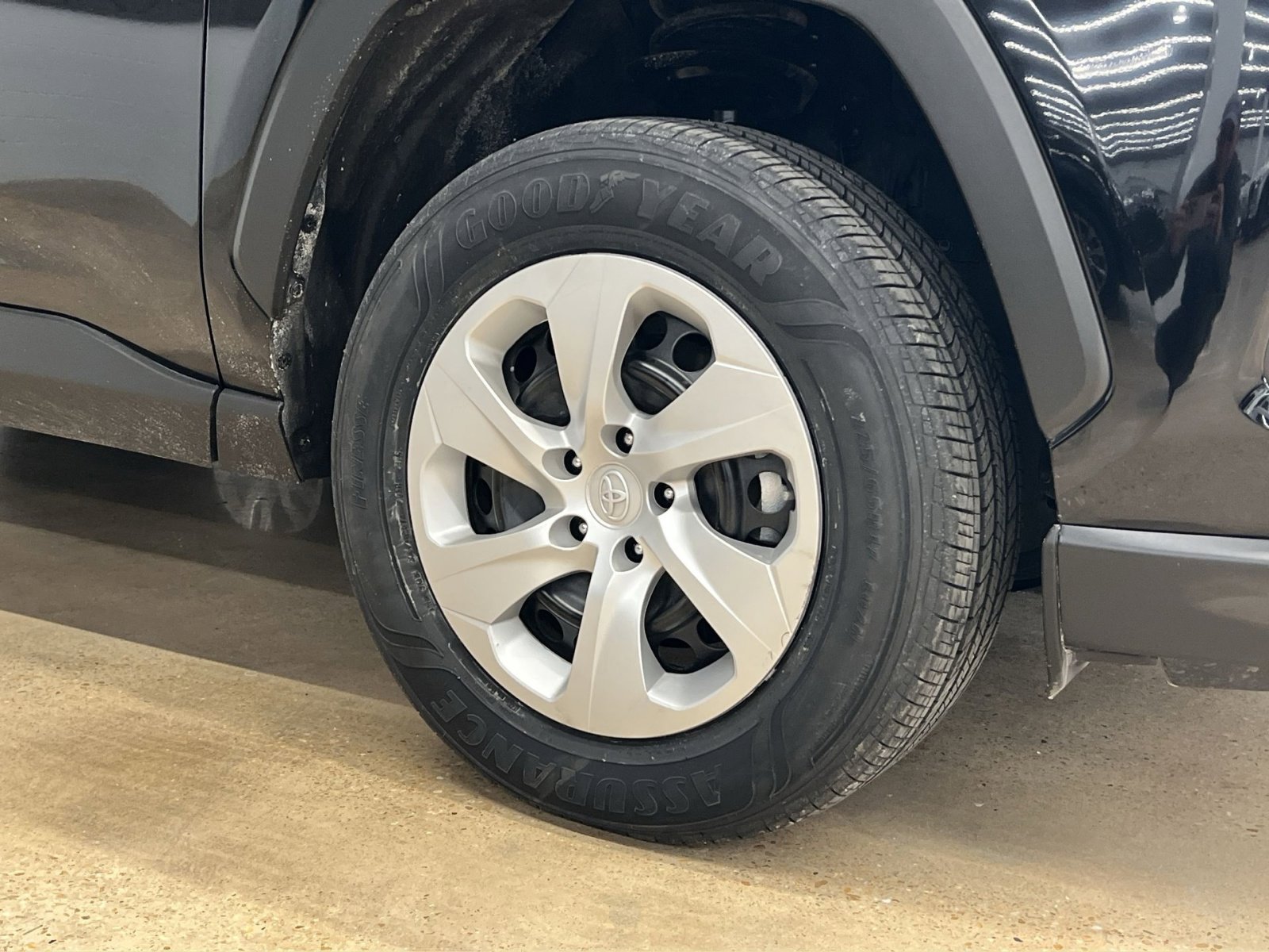 Used 2024 Toyota RAV4 LE image 10