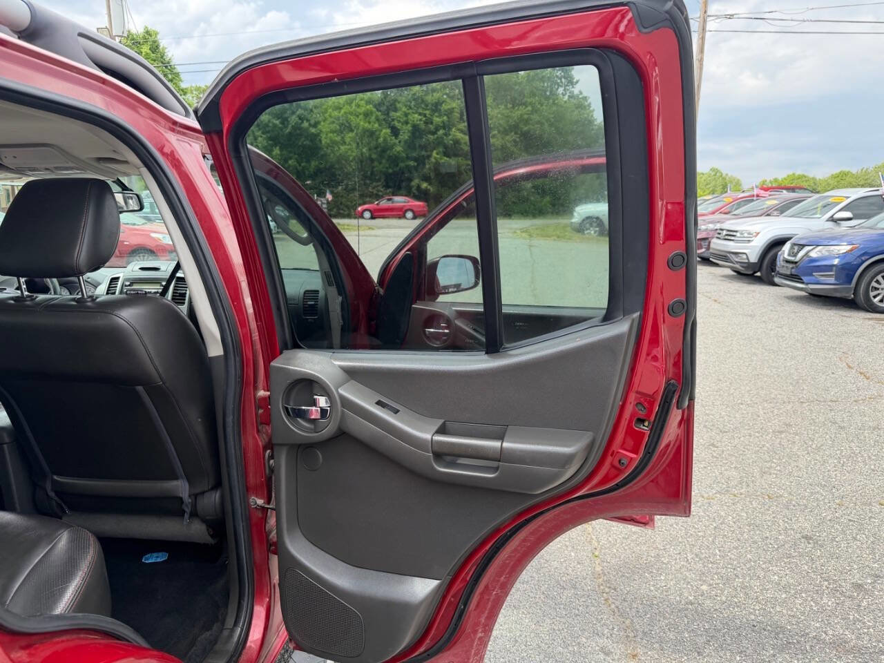 Used 2011 Nissan Xterra PRO-4X w/ Pro-4x Leather Pkg AWD/4WD image 19