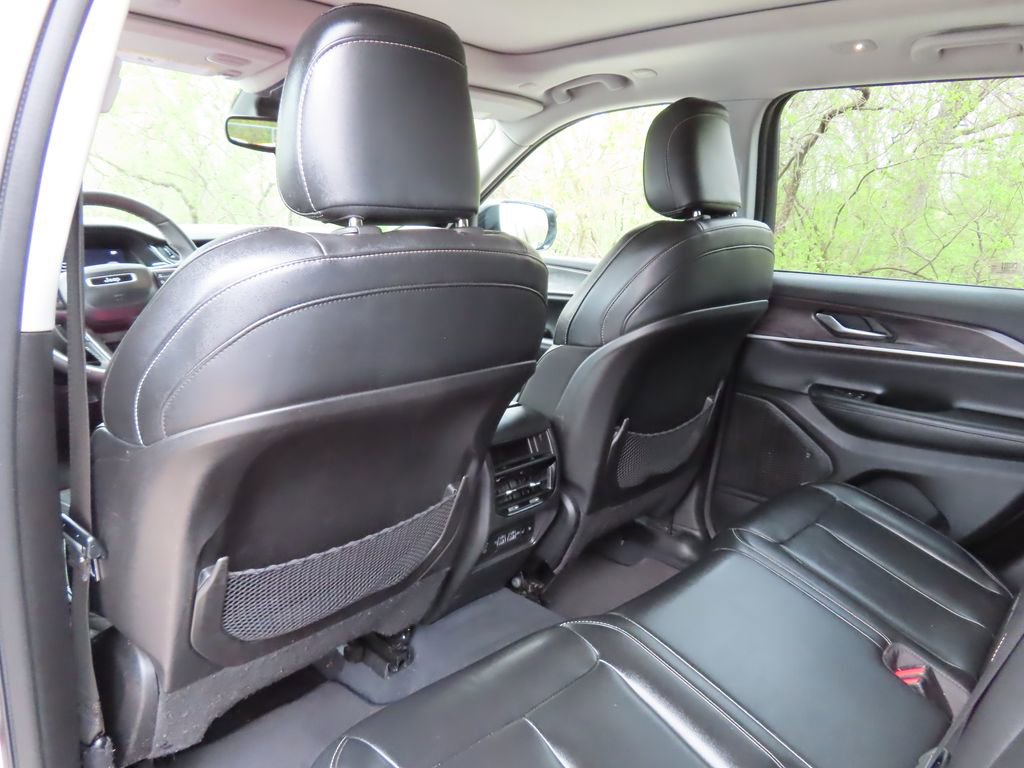 Used 2023 Jeep Grand Cherokee Limited w/ Black Appearance Package AWD/4WD image 26