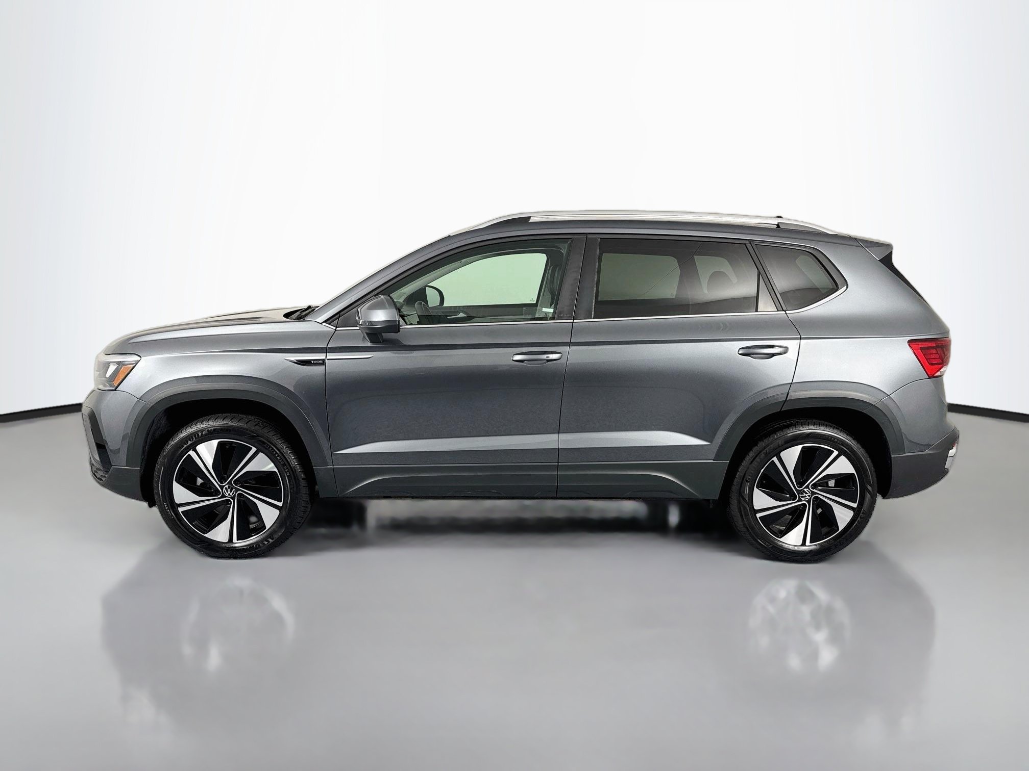 Used 2024 Volkswagen Taos SE AWD/4WD image 8