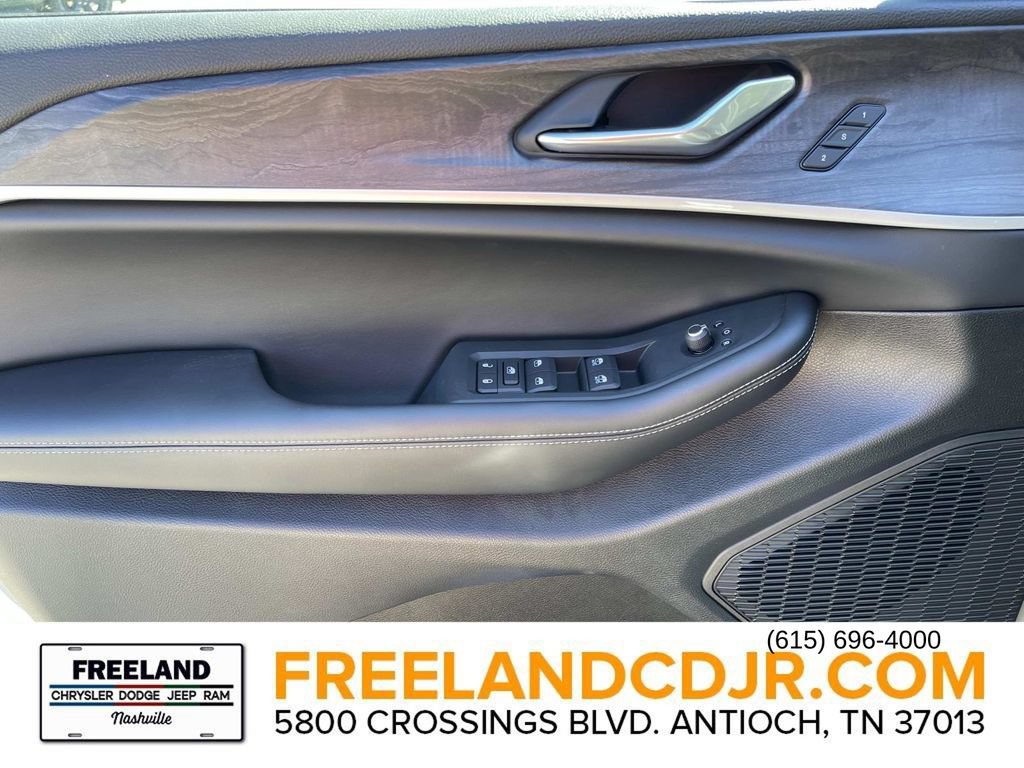 New 2025 Jeep Grand Cherokee L Limited w/ Luxury Tech Group II AWD/4WD image 23