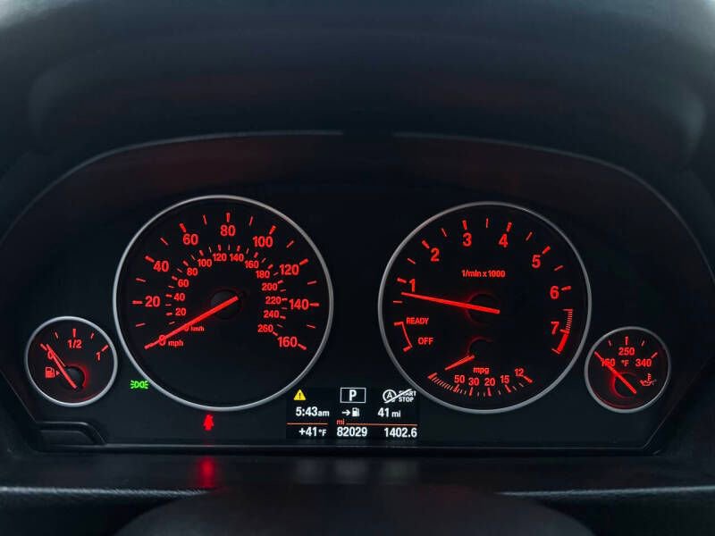 Used 2018 BMW 320i Sedan RWD image 17