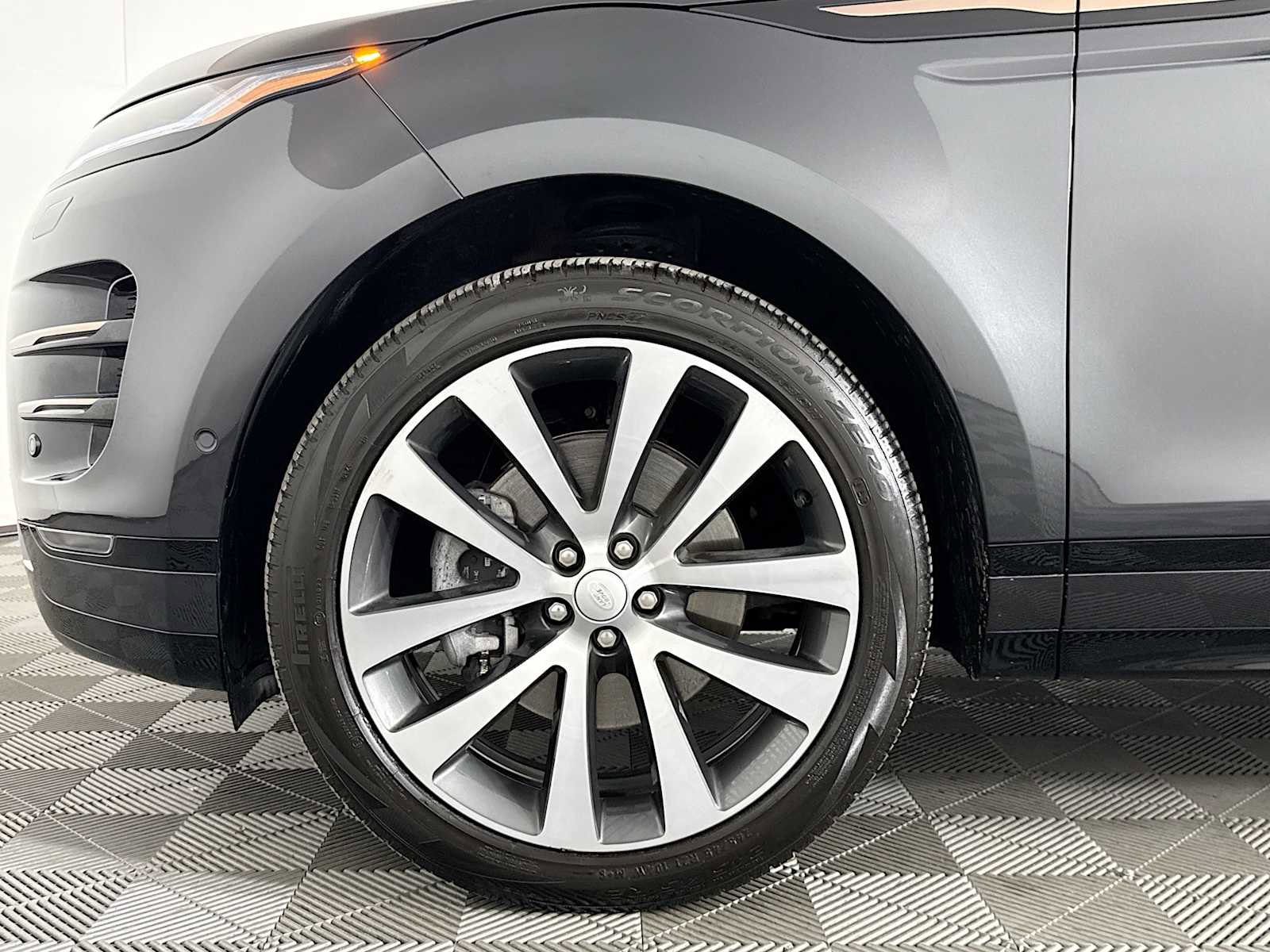 Used 2025 Land Rover Range Rover Evoque Dynamic SE AWD/4WD image 28