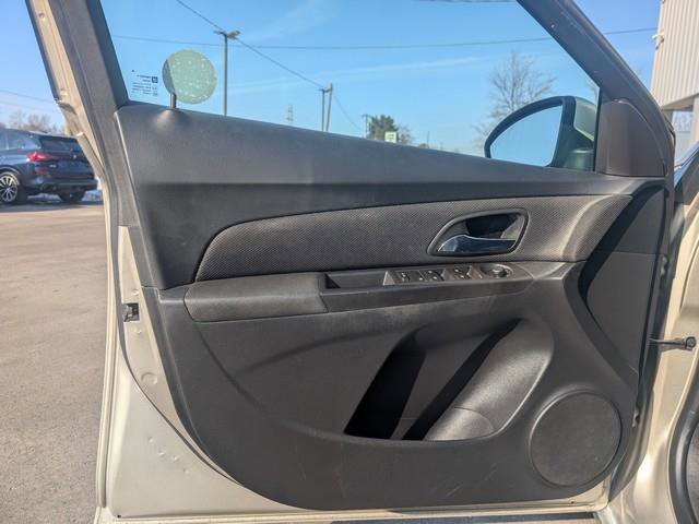 Used 2016 Chevrolet Cruze LT image 8