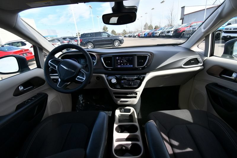 Used 2024 Chrysler Voyager LX FWD image 3