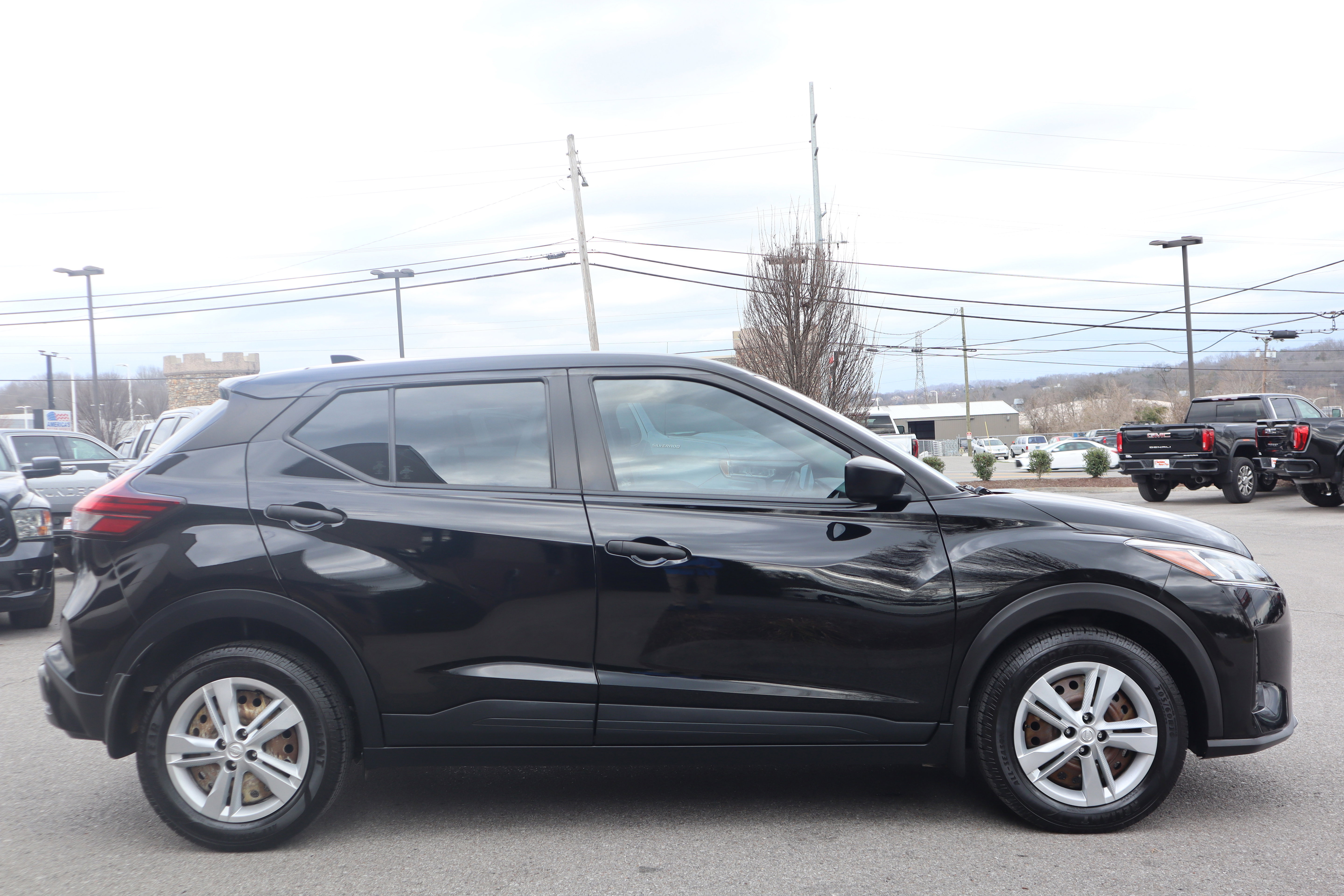 Used 2022 Nissan Kicks S image 6