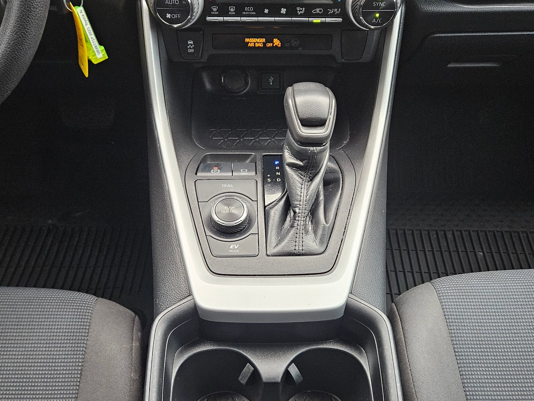 Used 2021 Toyota RAV4 LE image 13