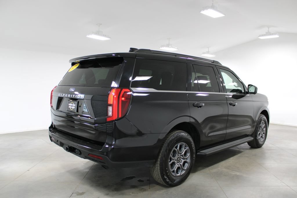 Used 2025 Ford Expedition Active RWD image 9