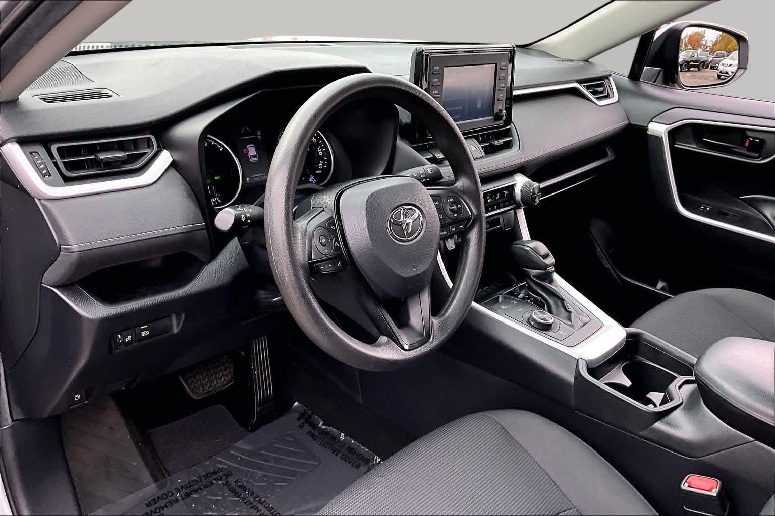 Used 2019 Toyota RAV4 LE w/ Carpet Mat Package AWD/4WD image 17