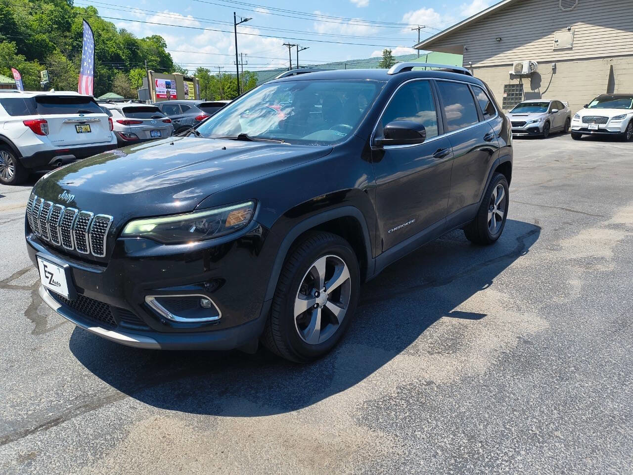Used 2019 Jeep Cherokee Limited AWD/4WD image 4