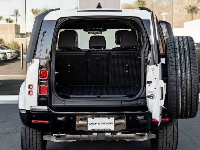 Used 2022 Land Rover Defender 110 X-Dynamic HSE AWD/4WD image 24