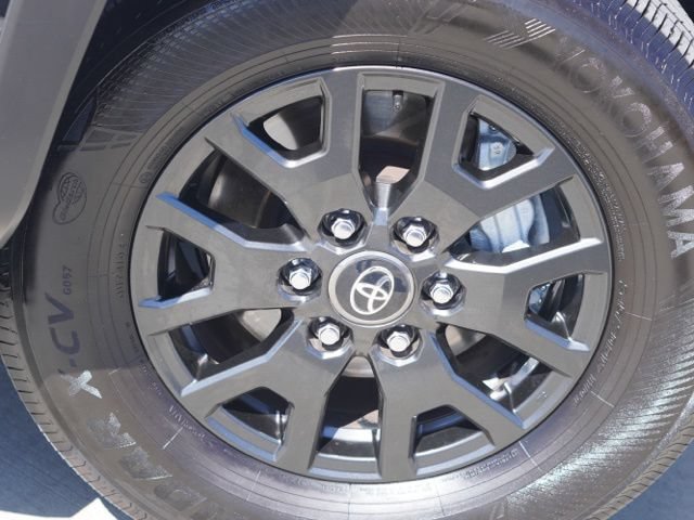 Used 2025 Toyota 4Runner SR5 AWD/4WD image 11