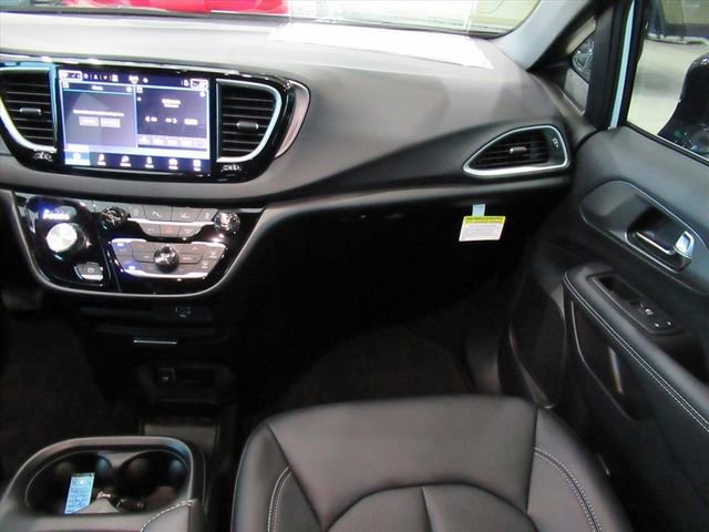 New 2026 Chrysler Voyager LX image 13