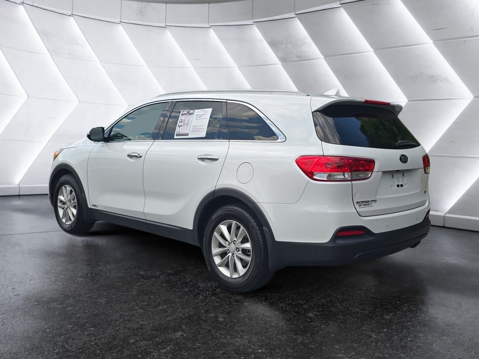 Used 2017 Kia Sorento AWD w/ LX Convenience Package image 3