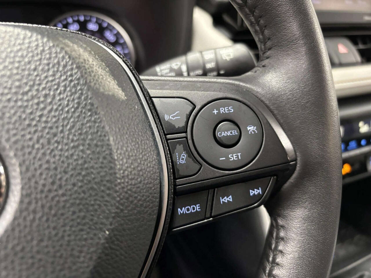 Used 2021 Toyota RAV4 XLE image 33