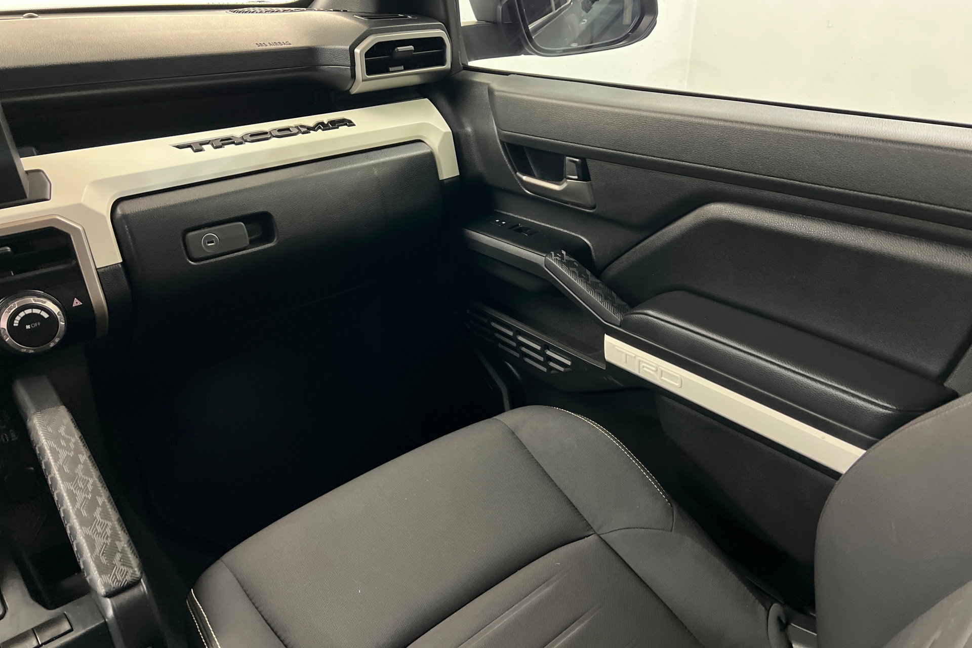 Used 2024 Toyota Tacoma TRD Off-Road image 10