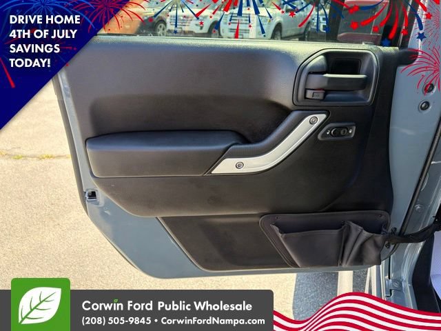 Used 2014 Jeep Wrangler Unlimited Rubicon w/ Connectivity Group AWD/4WD image 14