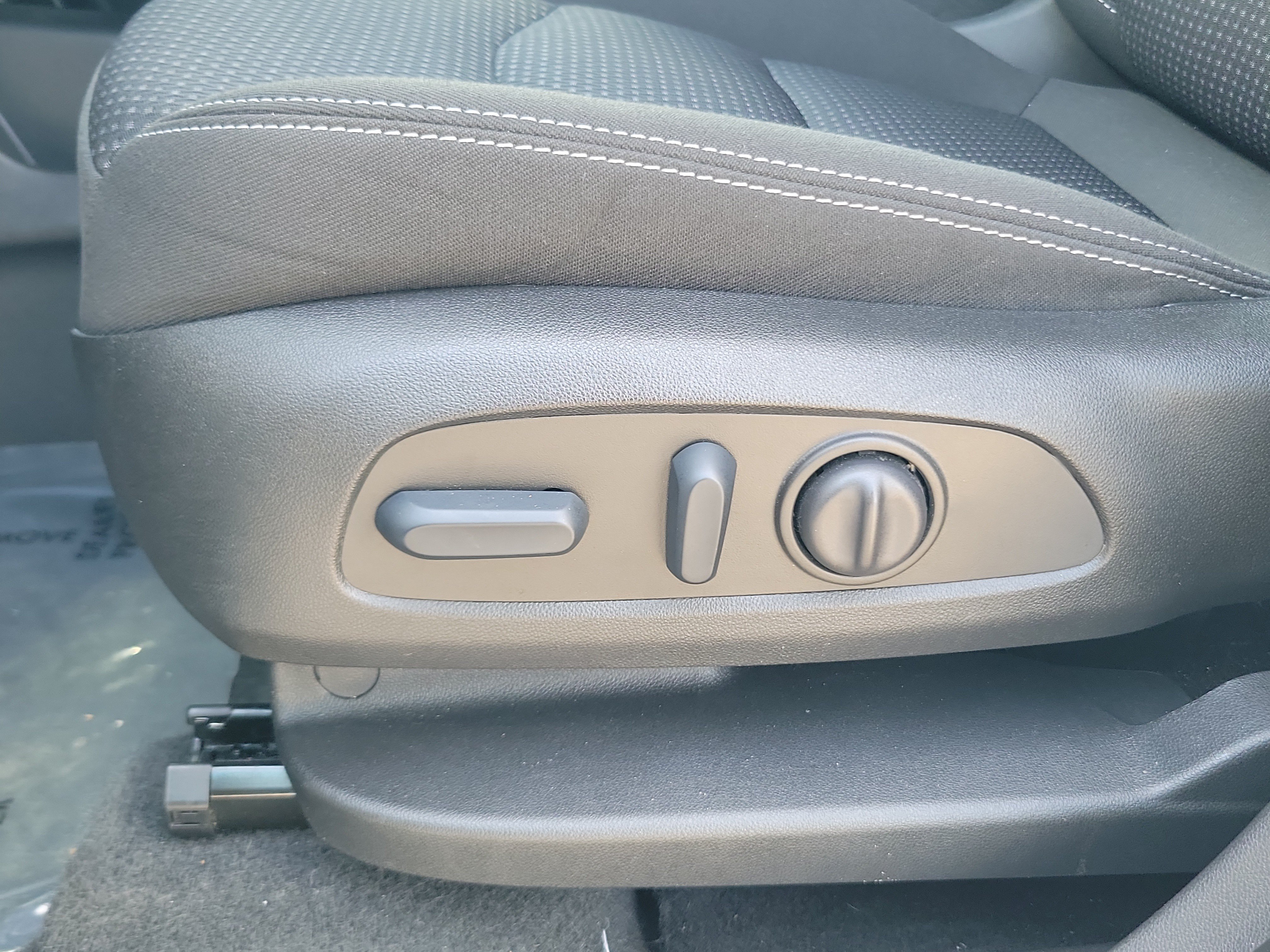 Used 2023 GMC Terrain SLE w/ Driver Convenience Package FWD image 12
