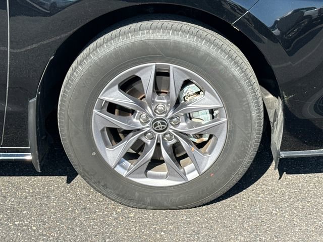 Used 2023 Toyota Sienna XLE AWD/4WD image 11