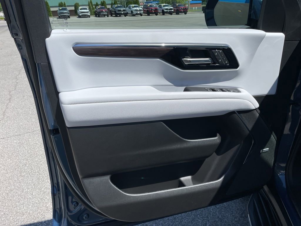 New 2026 Chevrolet Tahoe Premier w/ Sun And Tow Package AWD/4WD image 5