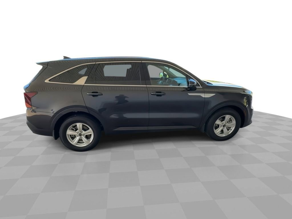 Used 2025 Kia Sorento LX image 9