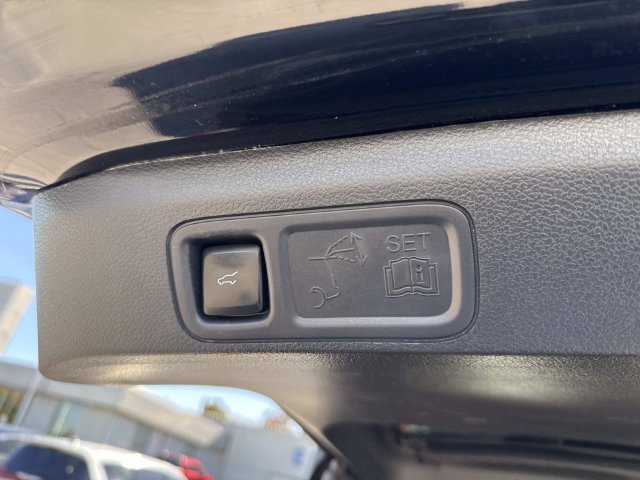 Used 2024 Ford Expedition Limited AWD/4WD image 7