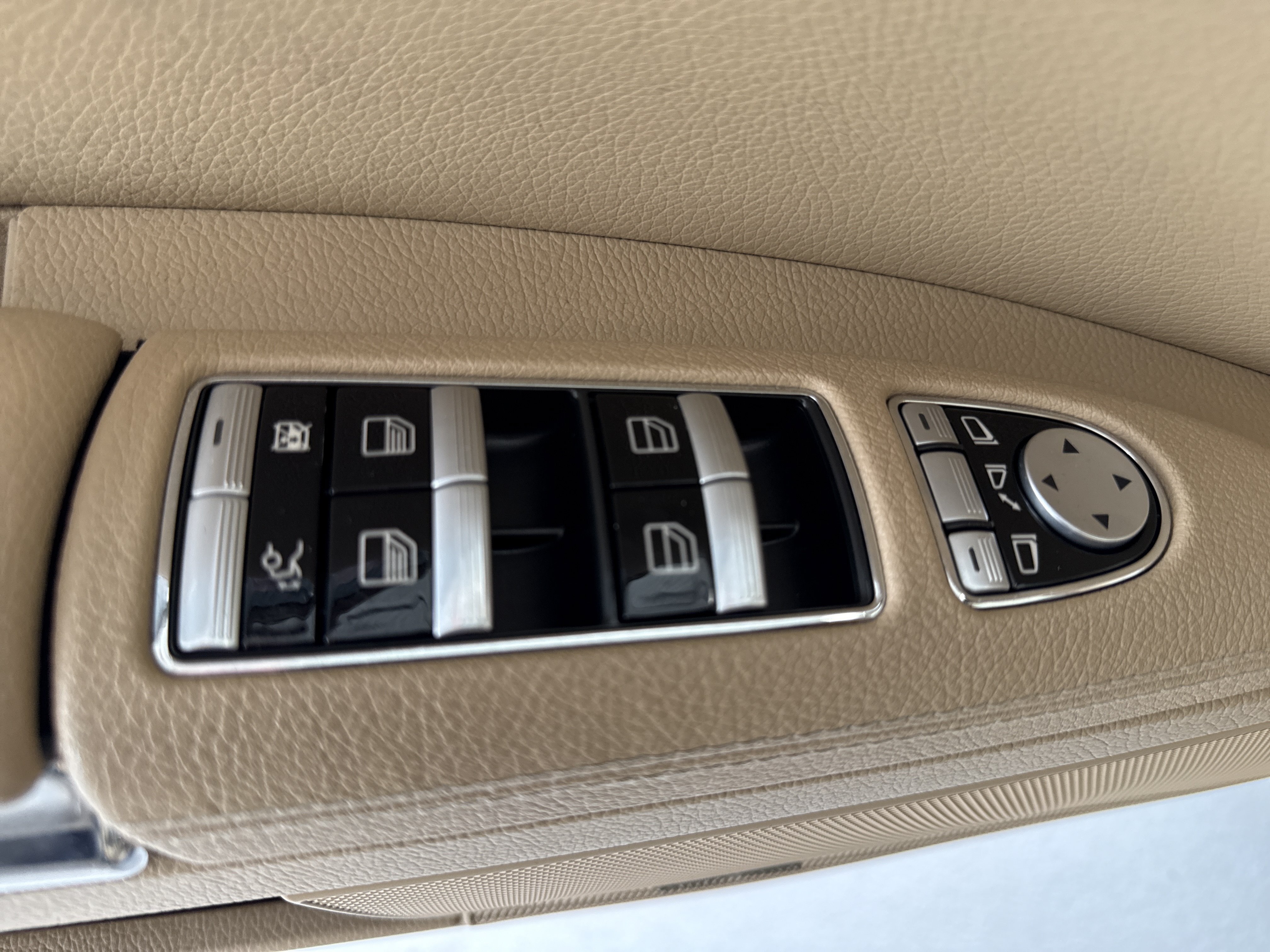 Used 2011 Mercedes-Benz S 550 image 21