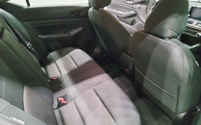 Used 2025 Nissan Altima 2.5 SV FWD image 15