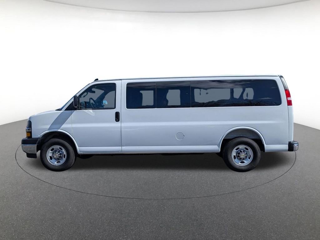 Used 2025 Chevrolet Express 3500 LT w/ LT Preferred Equipment Group image 8