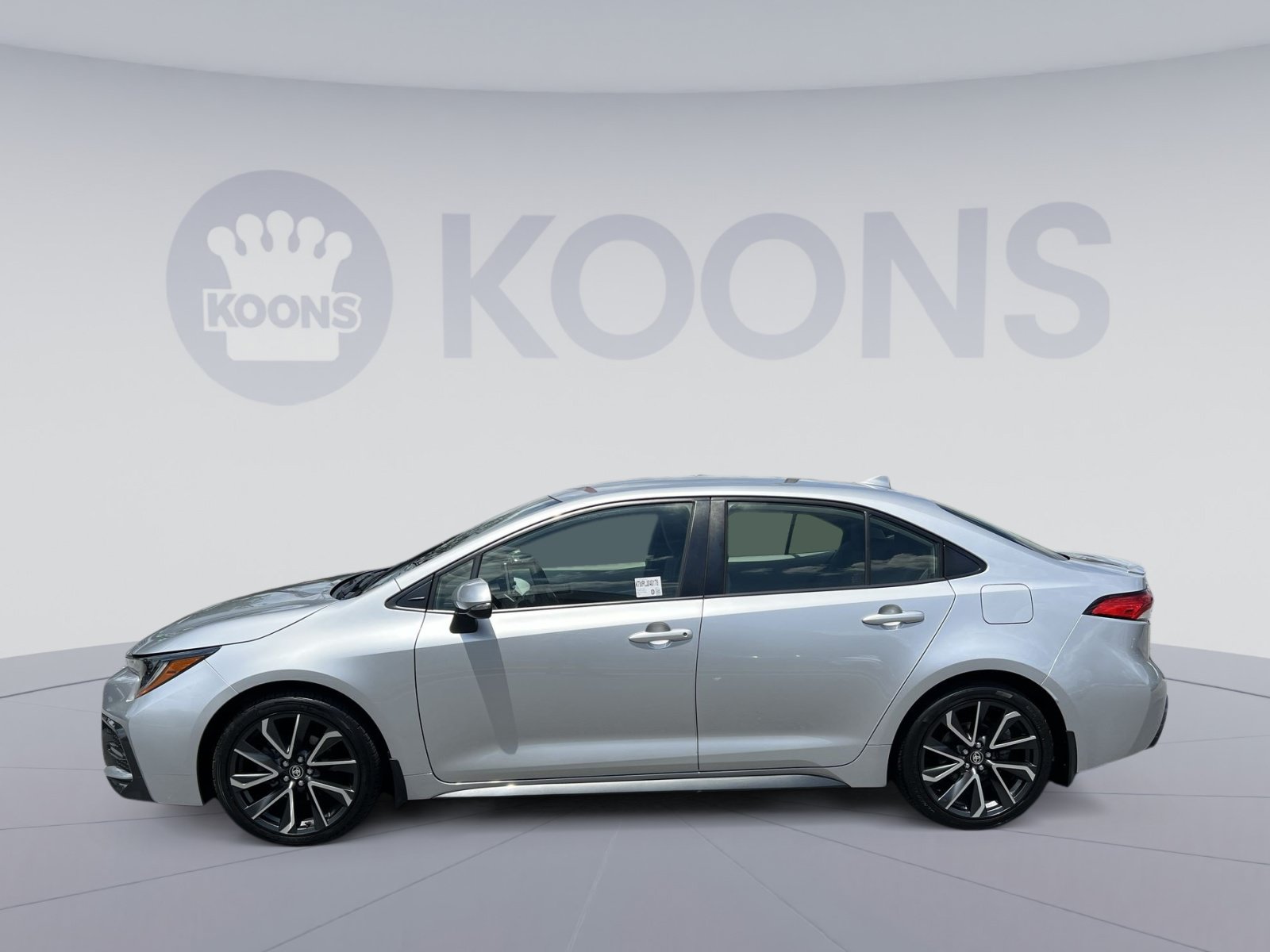 Used 2020 Toyota Corolla SE FWD image 2