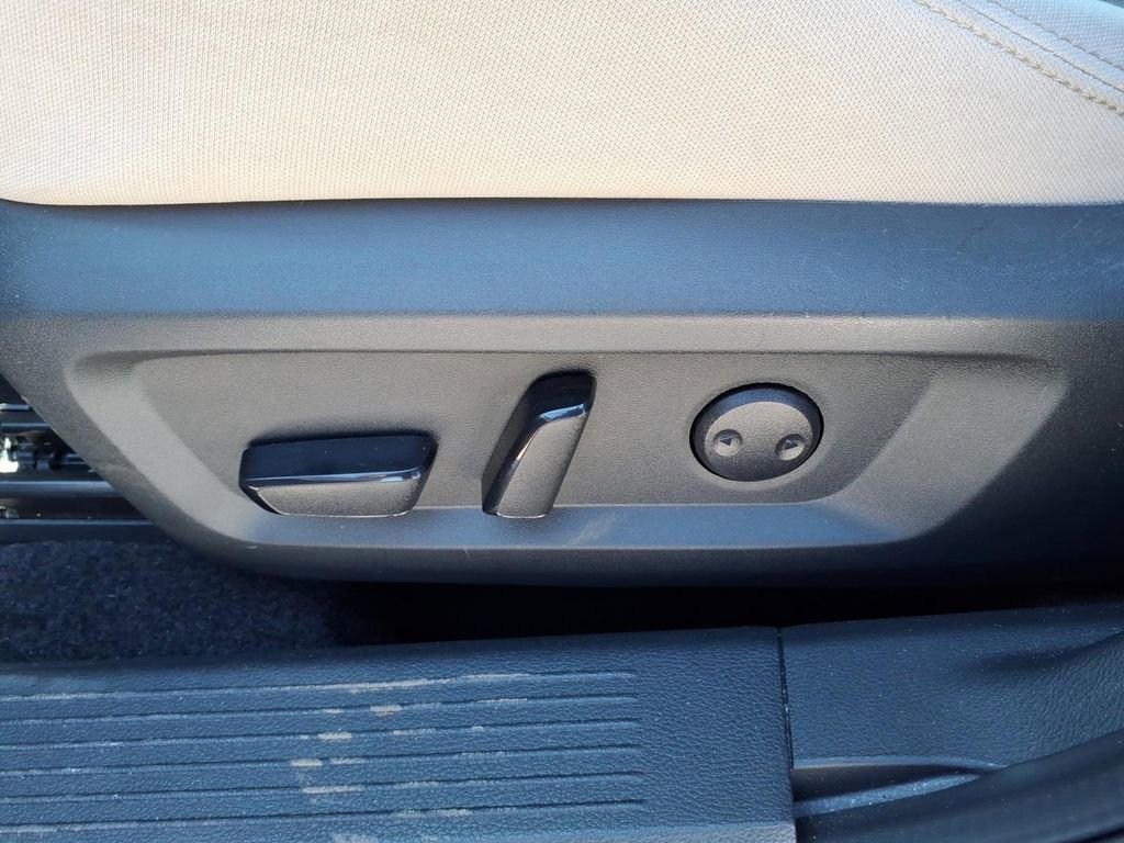 Used 2025 Nissan Rogue SV FWD image 24