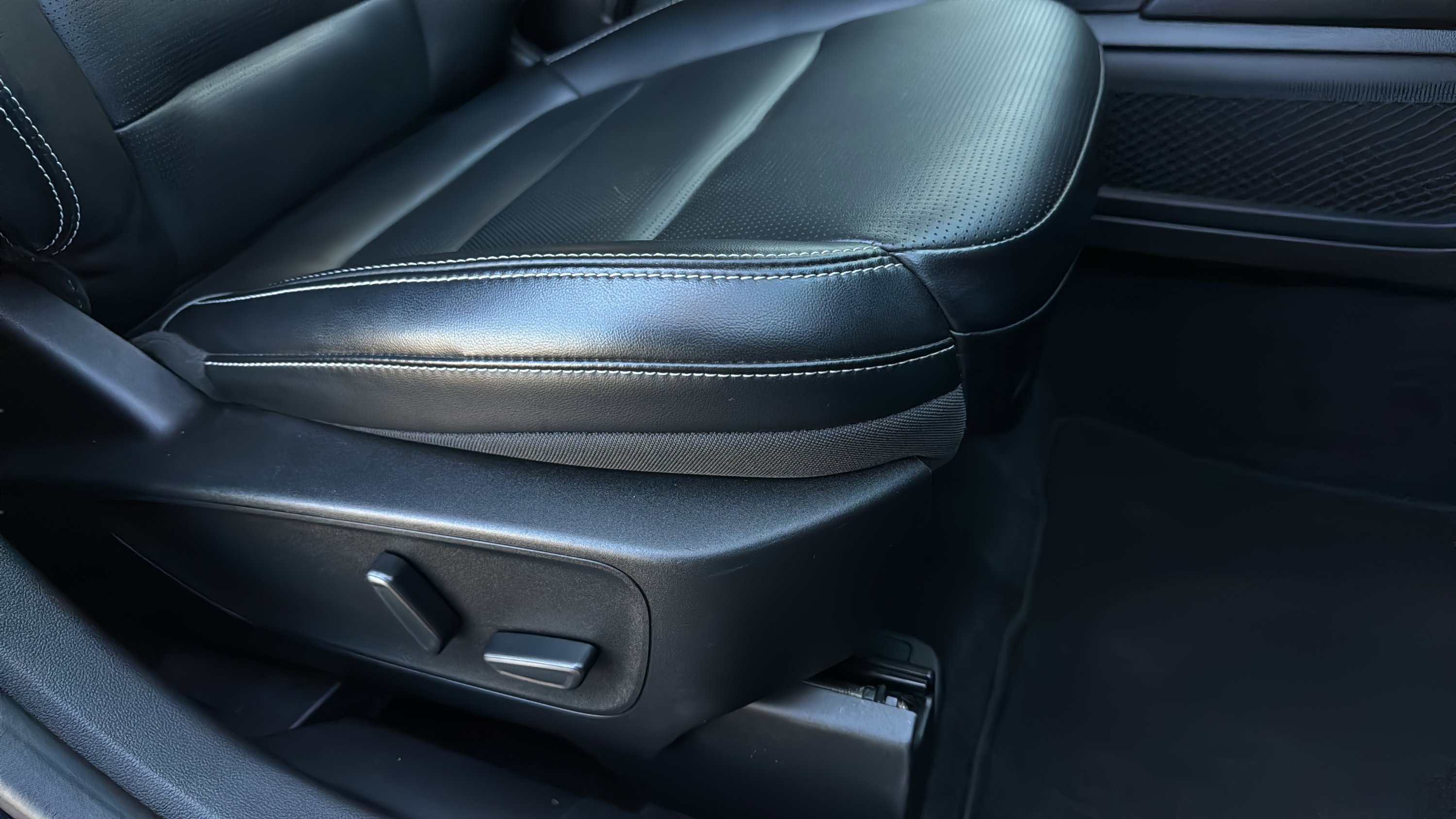 Used 2023 Ford Escape Platinum image 25