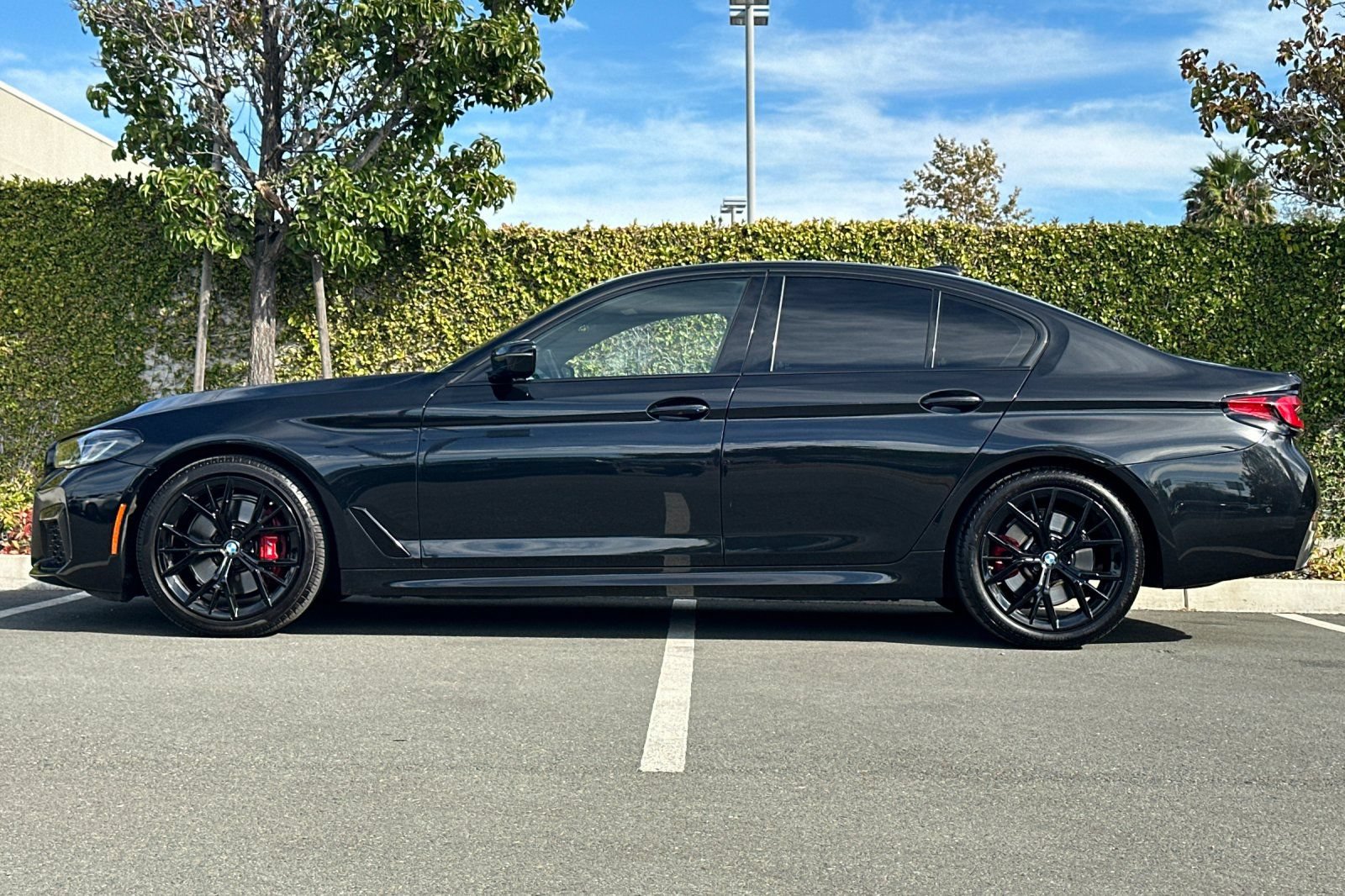 Used 2023 BMW 530i w/ M Sport Package RWD image 7