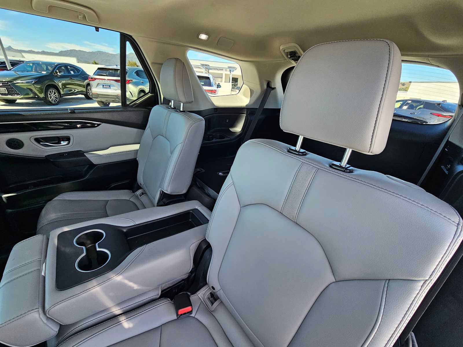 Used 2025 Honda Pilot Touring image 19