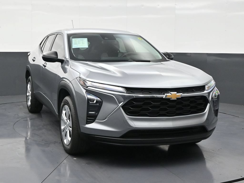 Used 2025 Chevrolet Trax LS FWD image 7