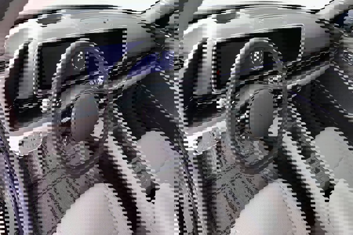 Used 2025 Hyundai Ioniq 6 Limited image 21