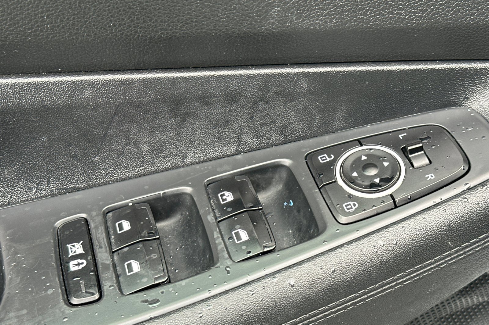 Used 2019 Hyundai Santa Fe SE image 11