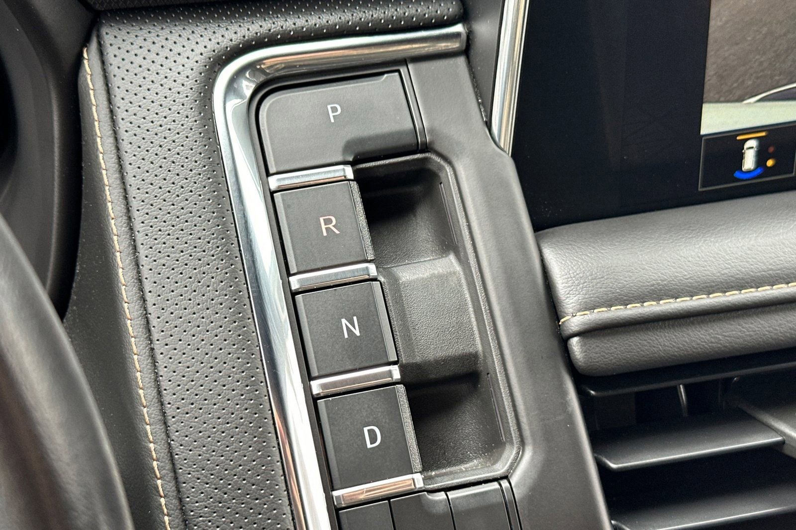 Used 2023 GMC Yukon AT4 w/ AT4 Premium Package image 25